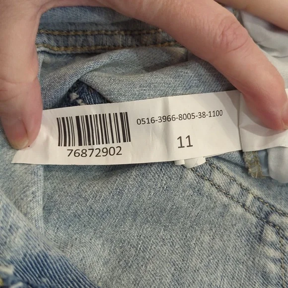 Distressed Jeans - Picture 9 of 10